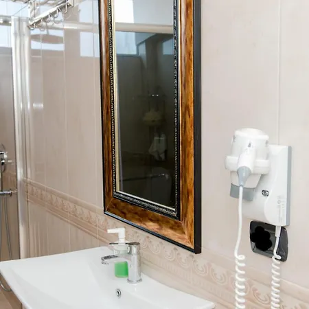Hotel Blue Eye Korce